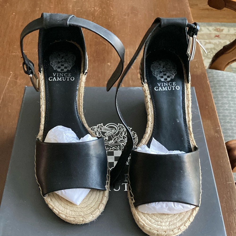 Vince camuto black new vac Jetta style vc-Leera shoes.  Excellent condition